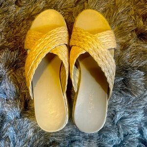 J slides -Quiver - natural color sandals - barely worn